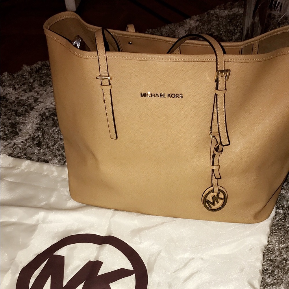Michael Kors Jet Set Saffiano Tote Medium